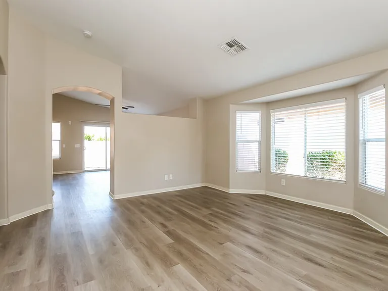 1652 N Serina — Photo 3