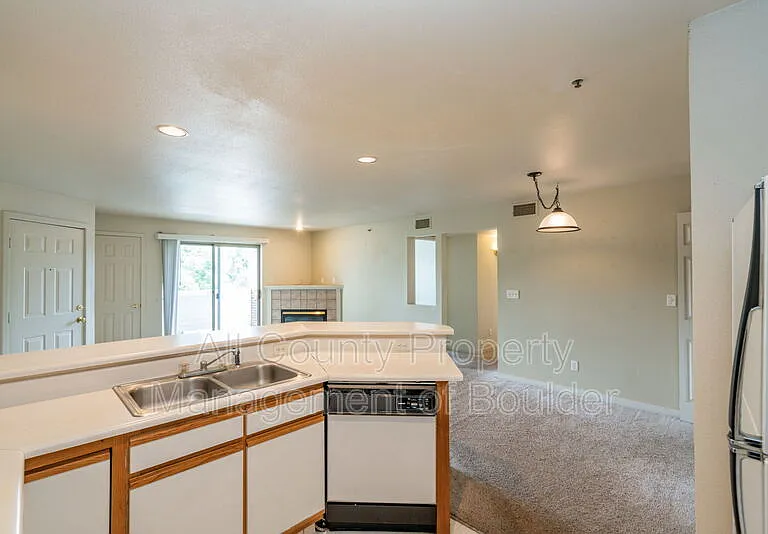 33 S Boulder Cir #209 — Photo 11
