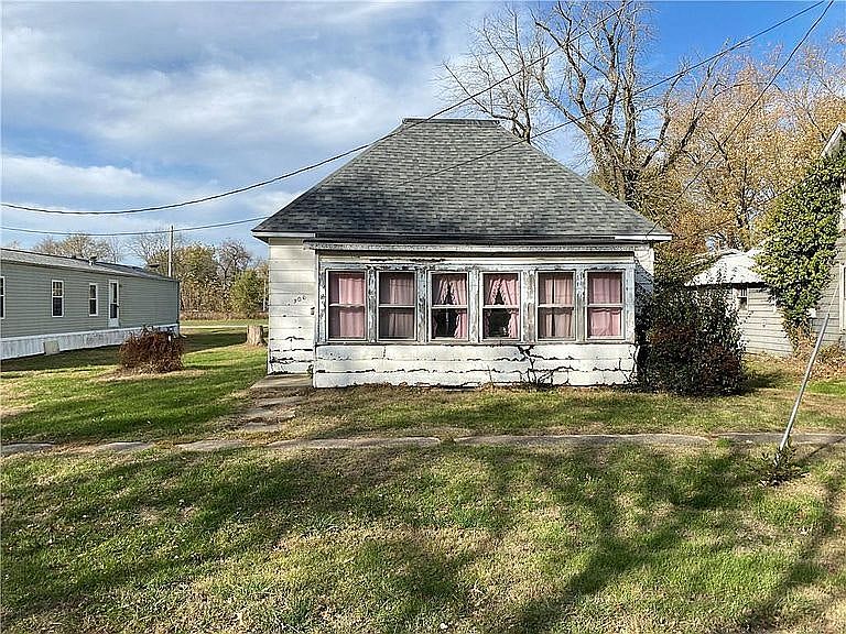 306 W 5th St, Saint Elmo, IL 62458 Zillow