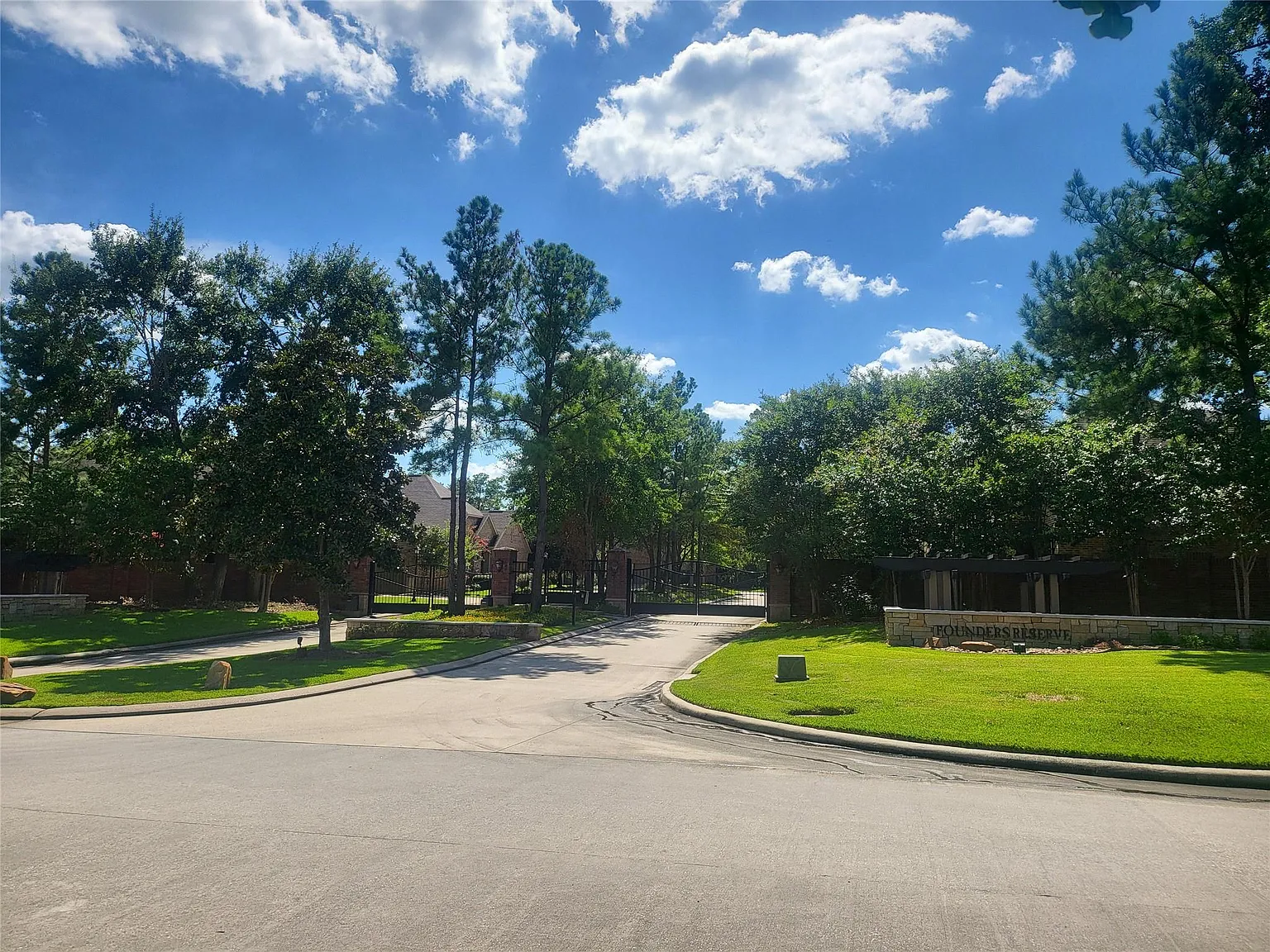 3 bed, 3.5 bath, 3520 sqft, $3,900 — Photo 4