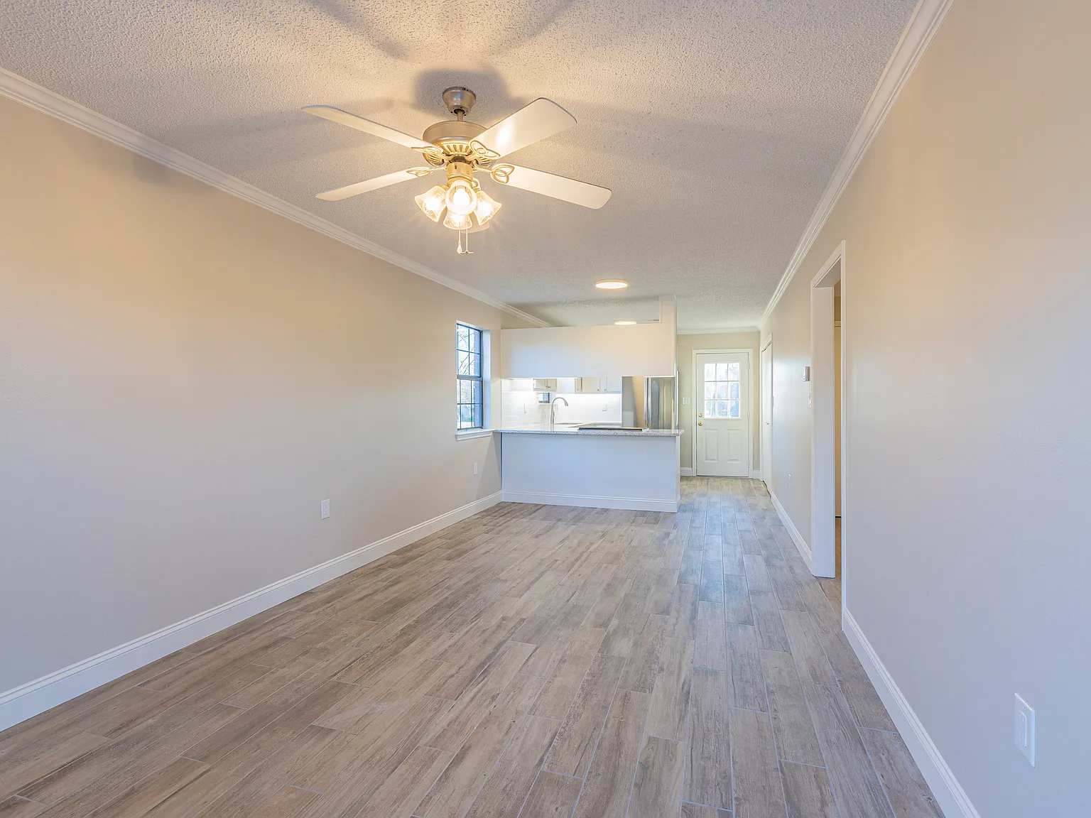 2 bed, 833 sqft, $985 — Photo 3