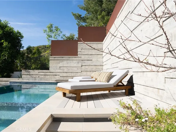 2520 La Condesa Dr, Los Angeles, CA 90049