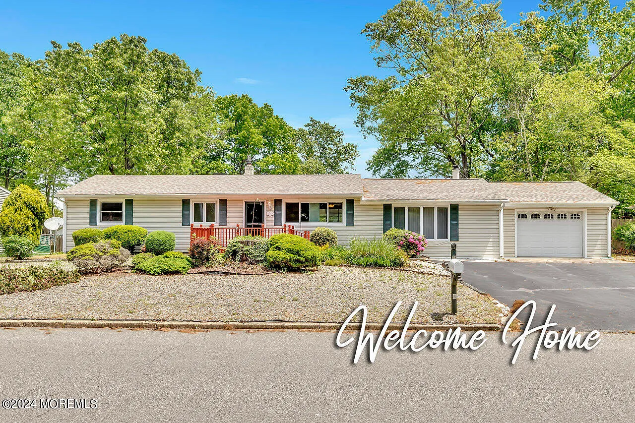 24 Western Drive photo 1