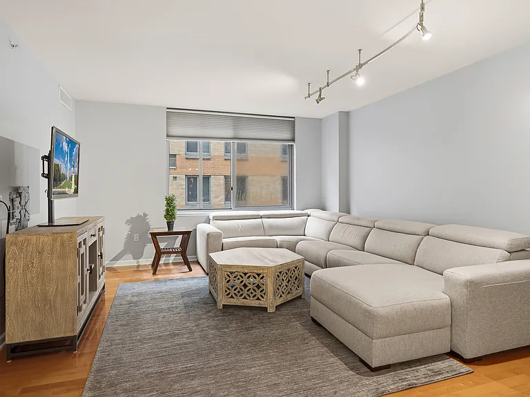 440 L St NW #407 — Photo 2