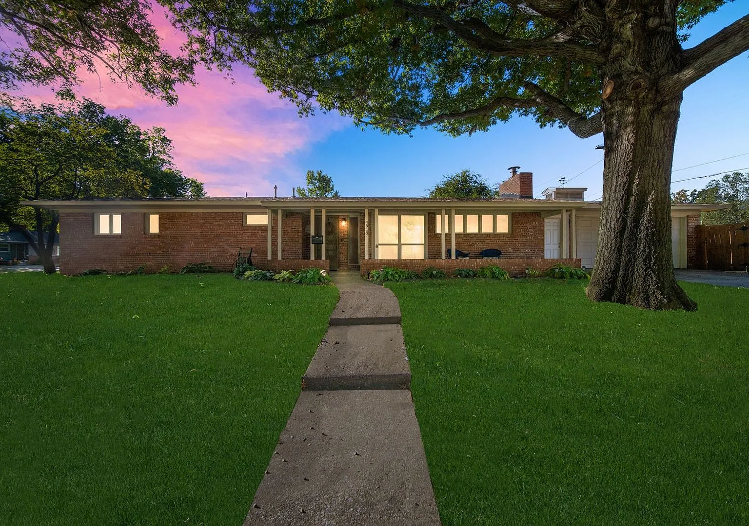 Spacious Midtown Ranch In Patrick Henry School District! — Photo 1