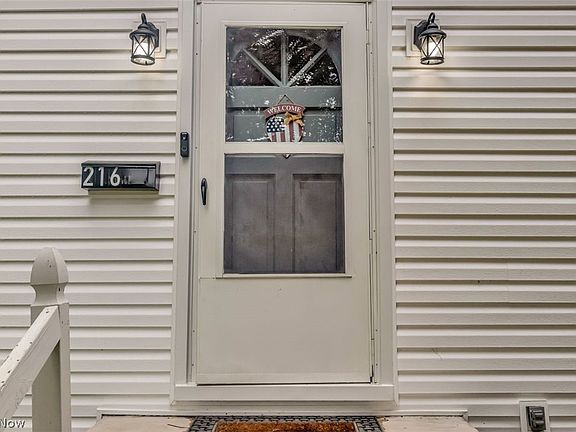 5th image of 216 Florence Ave