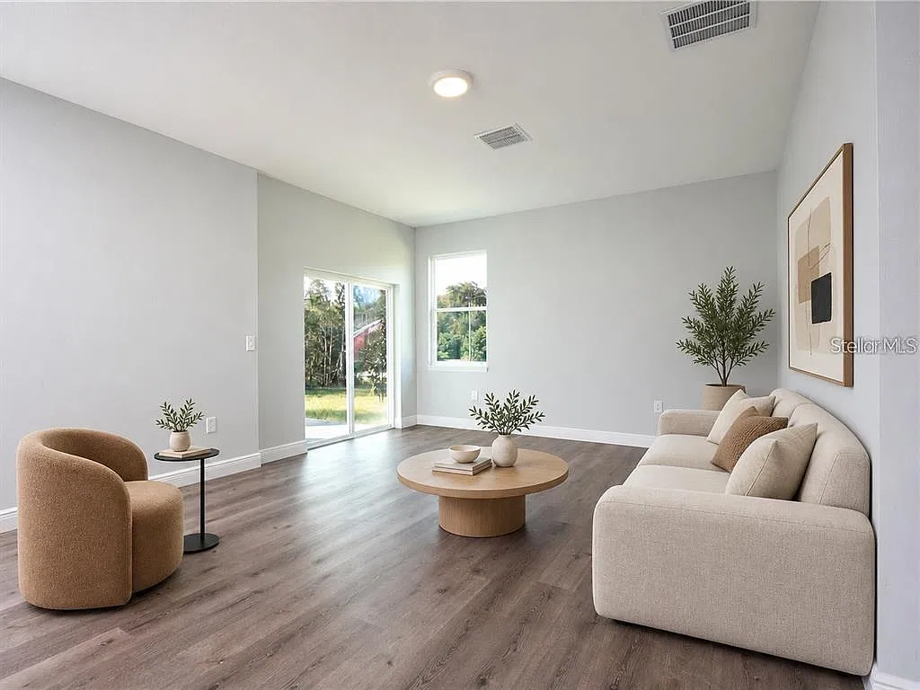 3 bed, 2.0 bath, 1270 sqft, $2,197 — Photo 2
