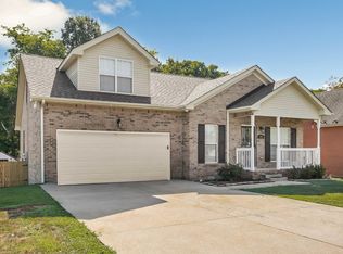 305 Maple Park Dr, Clarksville, TN 37040