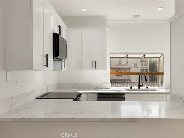 5799 Freebird Ln Unit 102, Oak Park, CA 91377