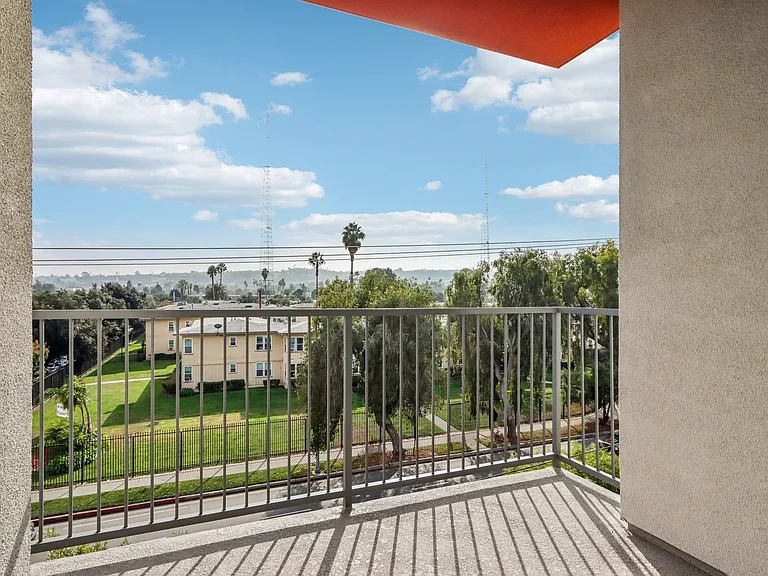 Cloud Nine Luxury Apartments — Photo 23
