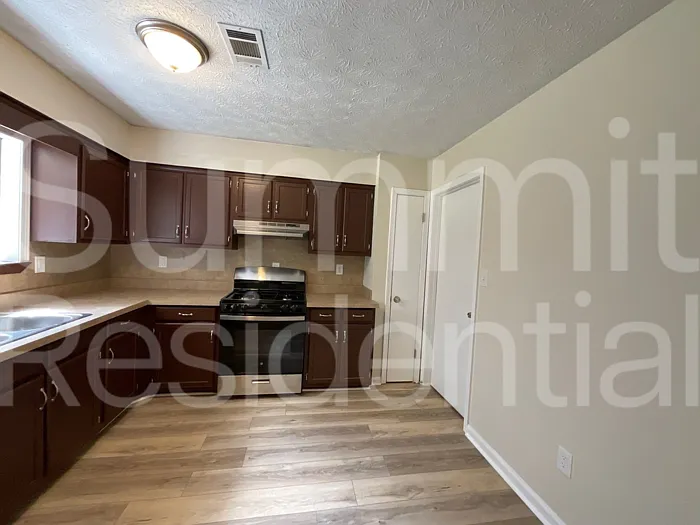 245 Windemere Way — Photo 6