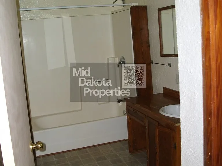 630 E 4th St — Photo 15