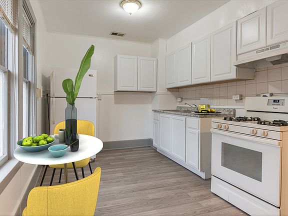 4th image of 920 Clarke Ave #2