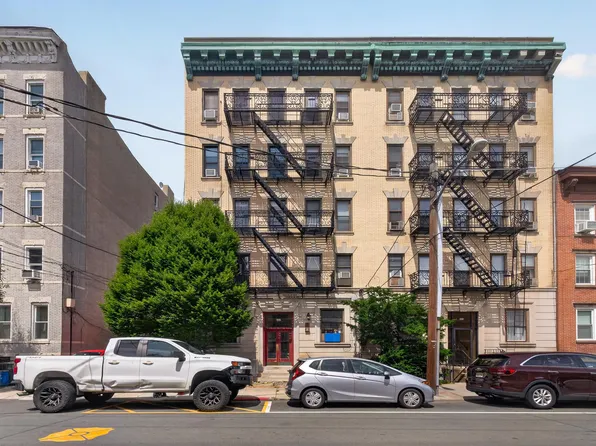 622 Park Avenue image 1 of 14