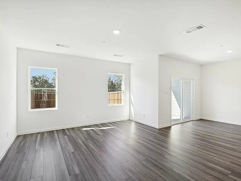 3 bed, 2.5 bath, 1860 sqft, $2,099 — Photo 3