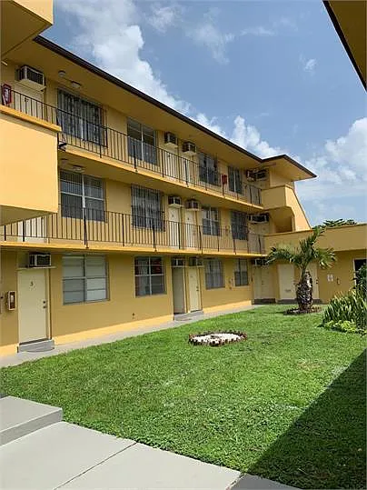Building Photo - Turf 2