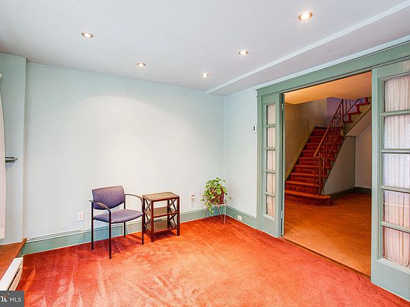 4th image of 6716 Malvern Ave