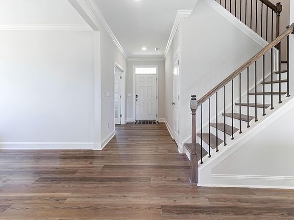 4th image of 269 Tennyson Dr