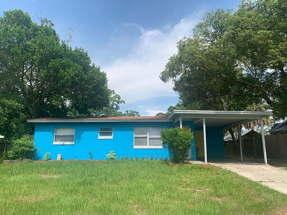 1st image of 2211 Sandalwood Dr