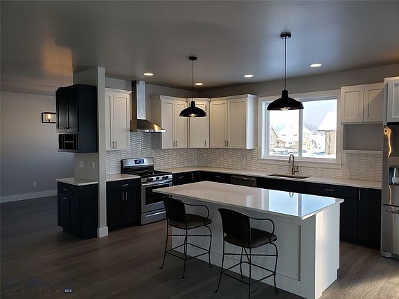 3rd image of 96 E Granite Peak Dr