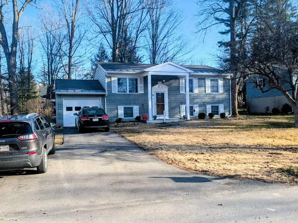 11 Woodland Ct, Saratoga Springs, NY 12866