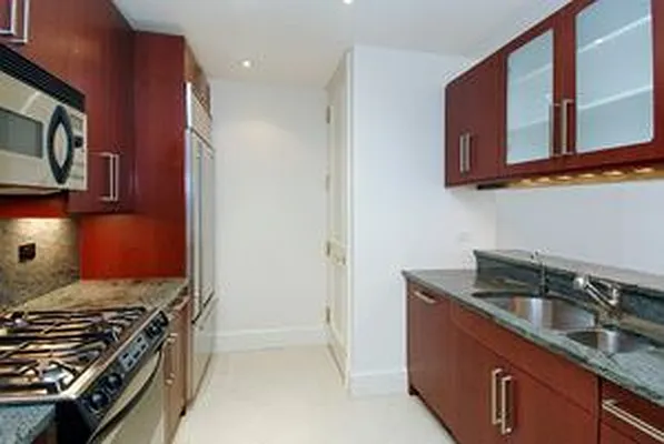 Rented by Beekman Regent Leasing  | media 17