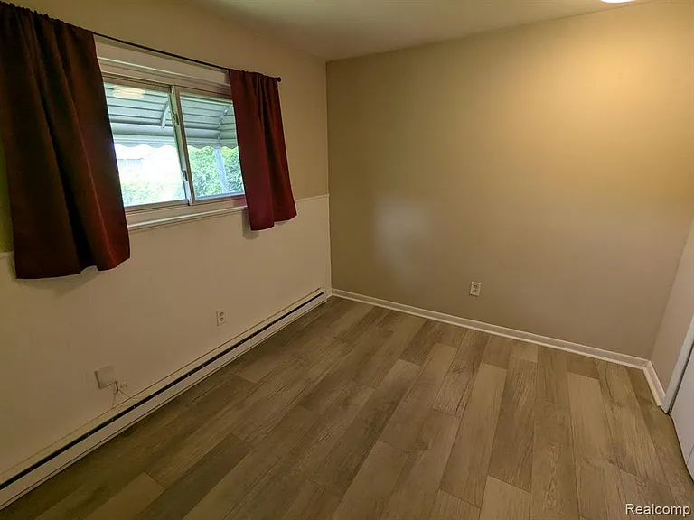 23911 Methuen Ave — Photo 12
