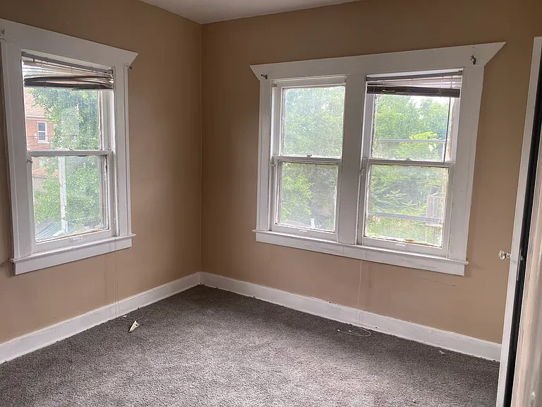 2645 W Grand St — Photo 12