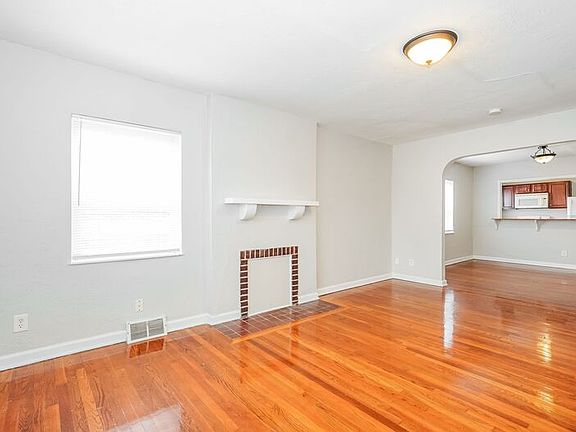3rd image of 1048 Berkeley Rd #D