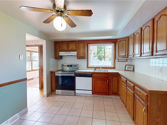 4th image of 44 Greenfield Dr