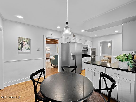 5th image of 4611 Shady Grove Rd