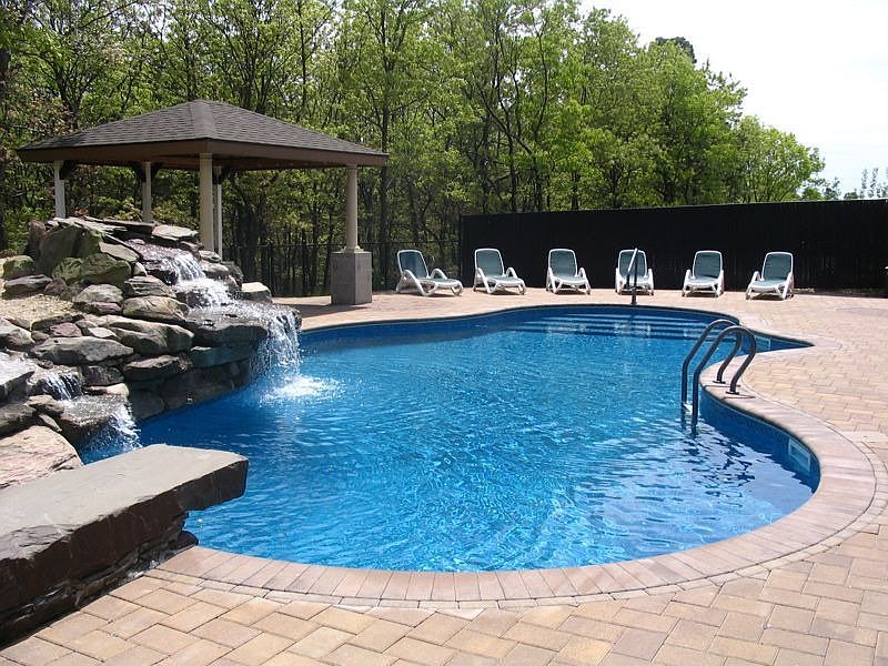 2nd image of 81 Beechwood Dr