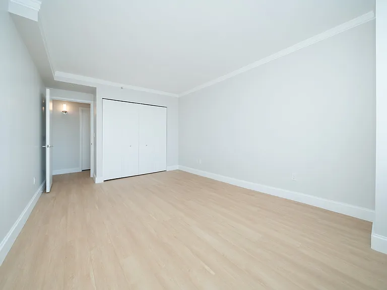 140 Riverside Blvd #615 — Photo 7