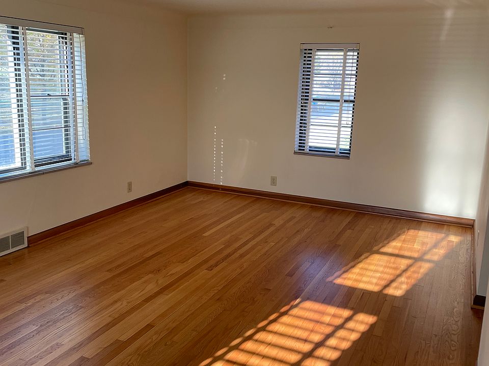 1st image of 1109 Holly Hills Ave