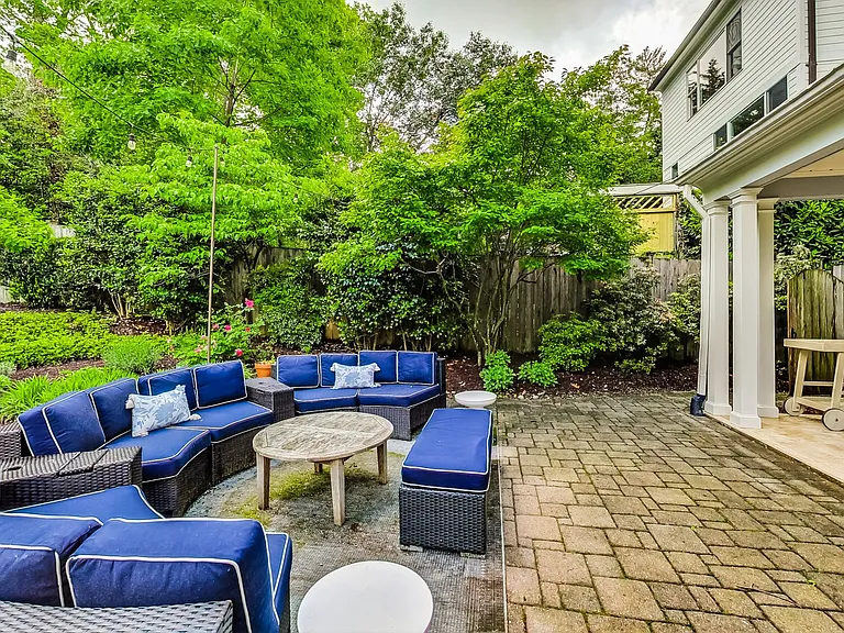 4831 Calvert St NW — Photo 41