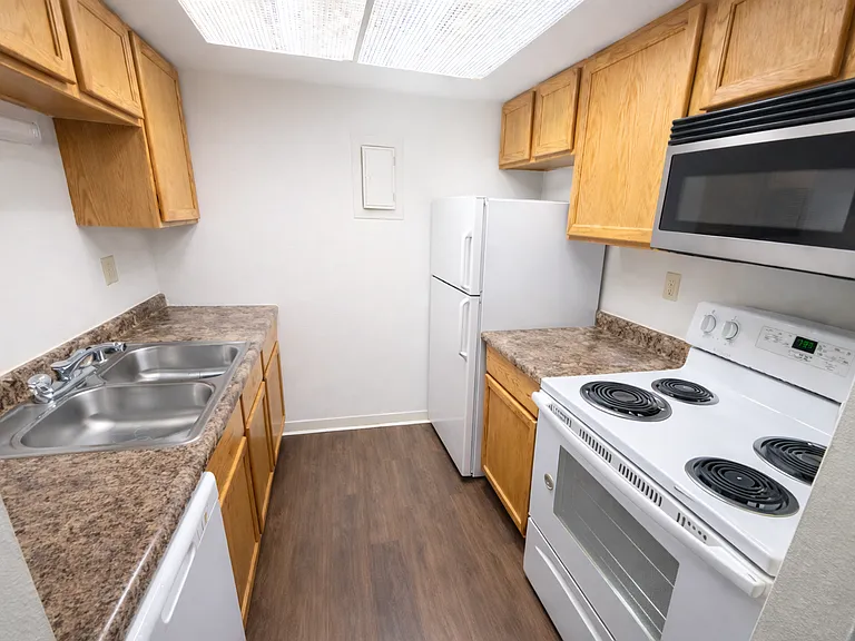 Freedom Park Apartments — Photo 19