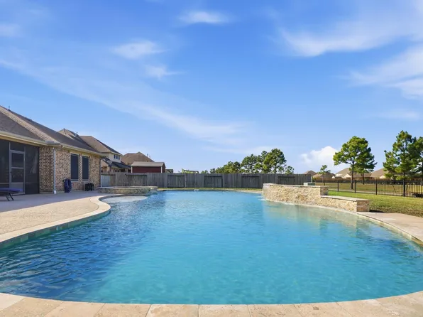 4115 Broadmoor Dr, Mont Belvieu, TX 77523