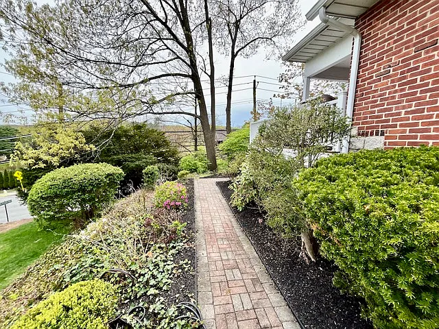 Mountain Rd — Photo 10