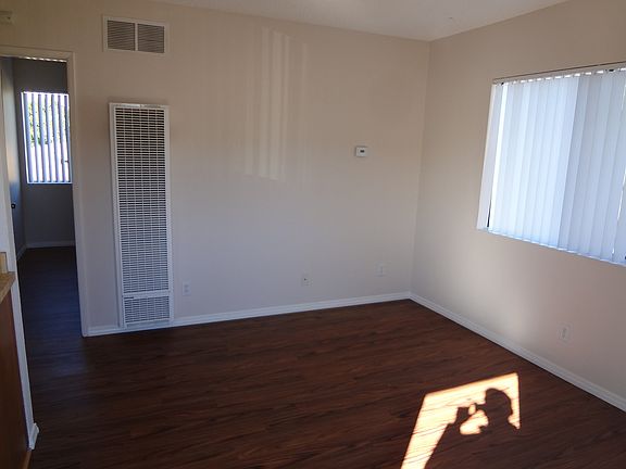 4th image of 2009 Thomas Ave #1
