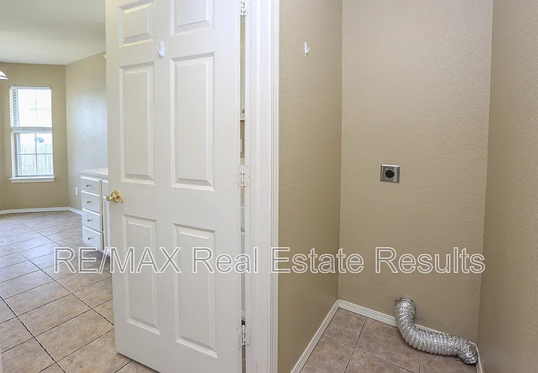621 Bliss Cir — Photo 17