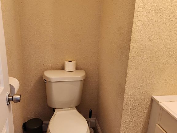 4th image of 7458 Wynnewood Sq #187