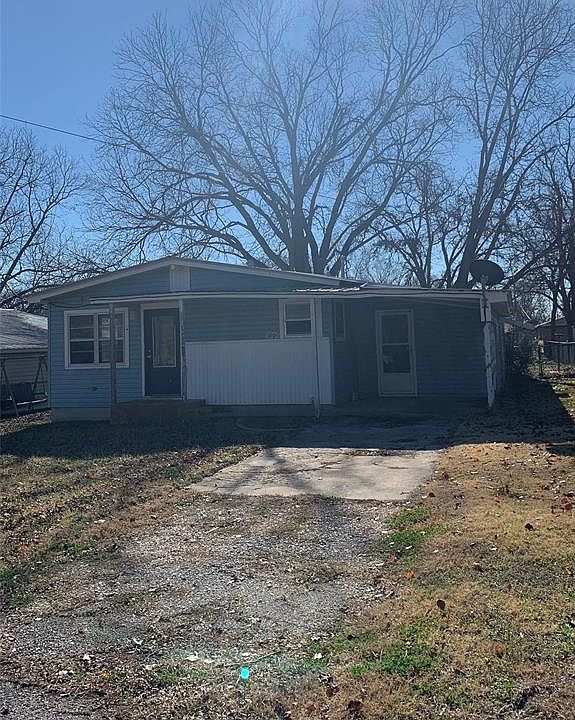 2nd image of 1006 Dubois St