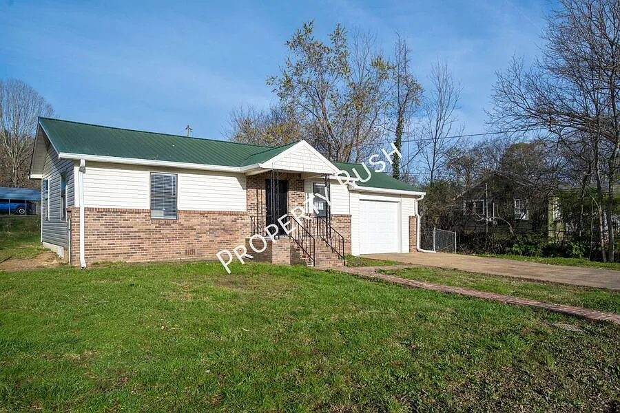 1535 Myrt St. - Charming 2 bed/1 bath rental home in Rossville! $1,295/mo. — Photo 2