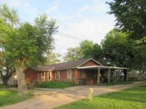 317 E 6th St, Halstead, KS 67056