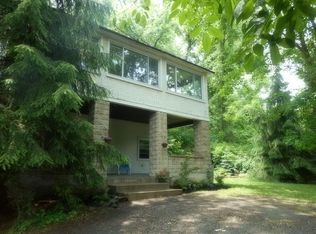 17 Sherwood Rd, Pittsburgh, PA 15221