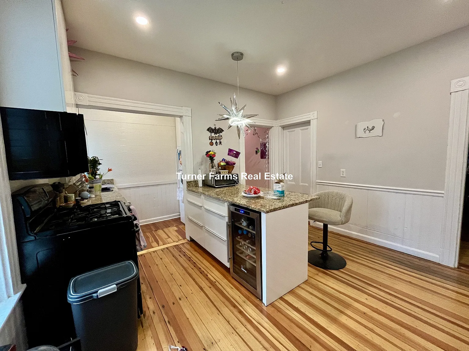 4 bed, 9999 sqft, $3,600 — Photo 1