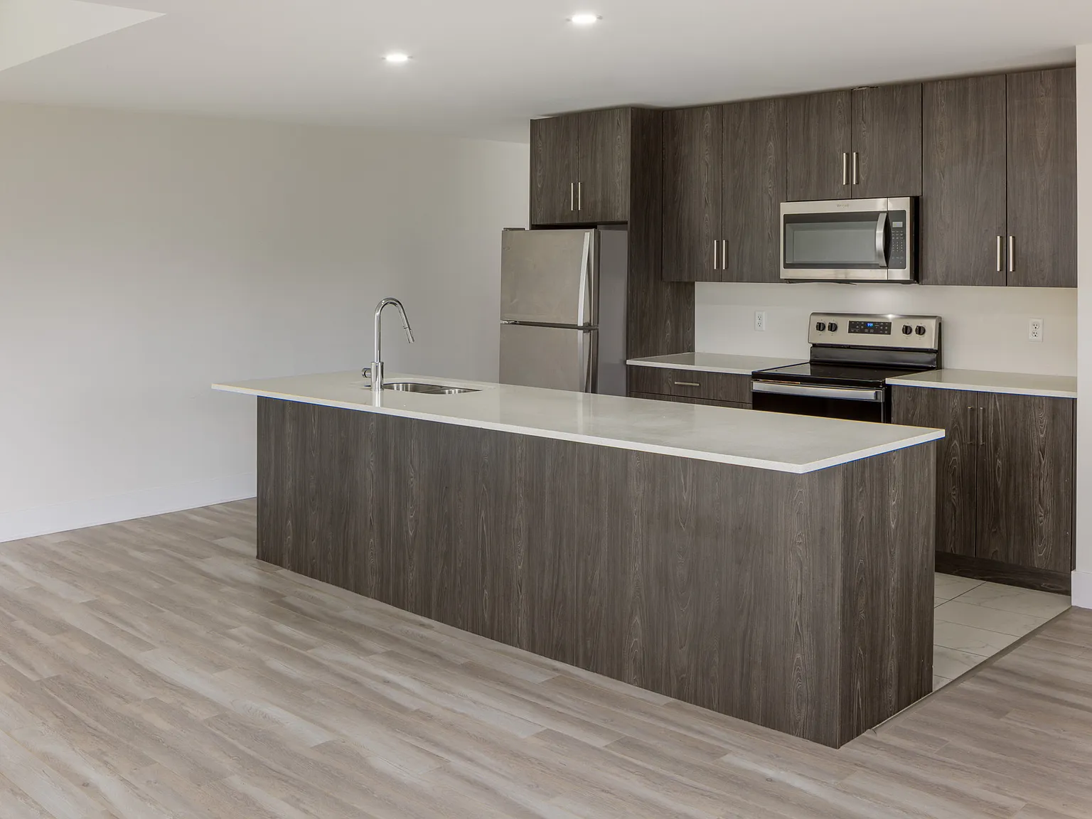 The Ashton Apartments — Photo 1