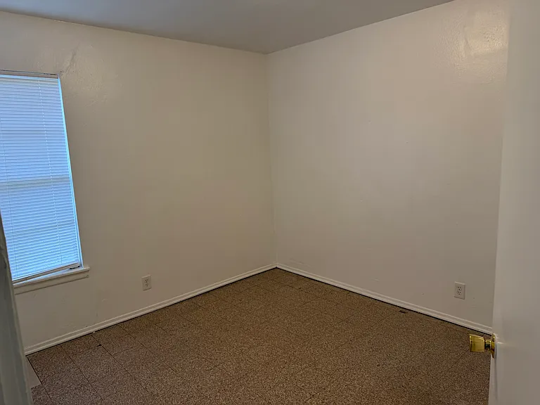7911 Airlift Ave — Photo 8