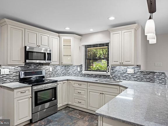 4th image of 10 Traynor Ln