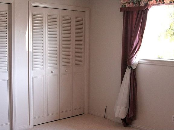 Lots of closets, big windows all rooms